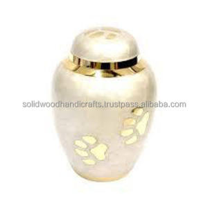 Urnes commémoratives pour animaux de compagnie de crémation en laiton de qualité supérieure Urnes funéraires pour animaux de compagnie Urnes funéraires de haute qualité à bas prix - Product Image 4