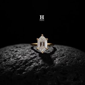 Anillo de Compromiso de Diamante Cultivado en Laboratorio con Corte Hexagonal de Lujo, Anillo de Diamante Solitario con Corte Escudo en Oro Amarillo de 18K para Mujer, Joyería - Product Image 4