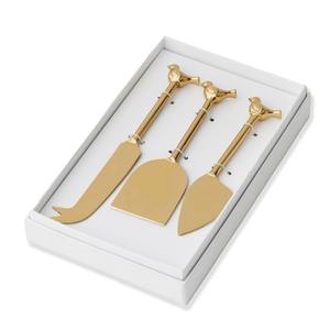 En oferta, el juego de cuchillos para queso de metal ofrece una sensación de lujo con cada corte, y la superficie metálica refleja la arte atemporal de la cocina. - Product Image 6