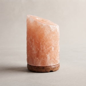 Lámpara de Sal Rosa del Himalaya Hecha a Mano con Forma de Cilindro Oblicuo y Base de Madera, Sal de Roca Natural - Product Image 4