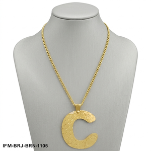 Collar con Colgante de Letra C en Latón Texturizado Hecho a Mano, Acabado Dorado Sólido, Resistente al Deslustre, con Spray de Poliuretano, Regalo para Mujer - Product Image 2