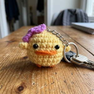 Llavero de pato de ganchillo hecho a mano, patito amarillo tejido, amigurumi, colgante para bolso, colgante para mochila, arte puro, llaveros artesanales - Product Image 6