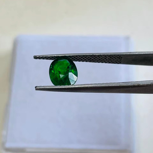 พลอยทซาโวรีตทรงรีธรรมชาติ น้ำหนัก 2.50 กะรัต คุณภาพระดับ AAA พร้อมความเงางามระดับ AAA และสีเขียวสดใส ตัดและขัดเงาอย่างสมบูรณ์แบบ - Product Image 3