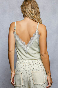 เสื้อสายเดี่ยวคอวีลูกไม้ลายลูกไม้ - Product Image 4