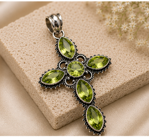 Colgante de Cruz de Peridoto Natural, Collar de Cruz de Plata Esterlina, Joyería de Peridoto con Corte Marquesa, Cruz de Gema Verde, Nacimientos de Agosto - Product Image 3