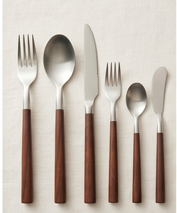 Juego de cubiertos minimalista de acero inoxidable con mango de madera, acabado mate, apto para lavavajillas, colección de cubiertos para cenar - Product Image 1