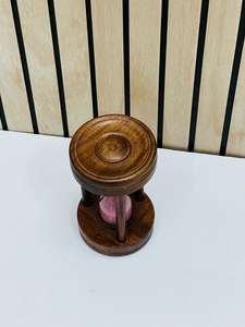 Sablier en bois de 4,5'' avec sable rose |   Horloge à sable de table rustique avec design croix d'ange pour décoration de fête d'anniversaire - Product Image 6