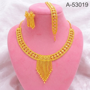 Parure de bijoux classique plaquée or 24 carats pour femme, collier et boucles d'oreilles en alliage de cuivre avec diamants de laboratoire, chaîne serpent pour anniversaire - Product Image 4