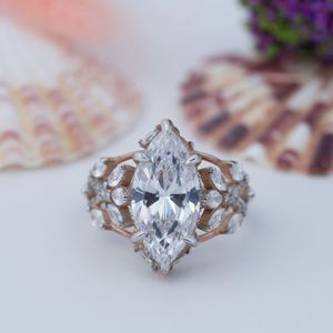 Bague d'éternité pour femme en argent 925 plaqué or jaune, sertie de cinq pierres de moissanite ovales, certifiée - Product Image 1