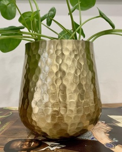 Maceta metálica para decoración del hogar, diseño moderno de maceta metálica, maceta metálica hecha a mano, maceta metálica para interiores. - Product Image 3