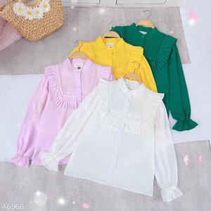 Blusa de manga larga plisada con volantes y encaje para mujer, elegante camisa de oficina con botones frontales para boutiques y tiendas minoristas. - Product Image 4