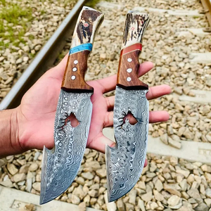 Cuchillo de caza OEM Wirecut de acero de Damasco, tipo Skinner, con mango de asta de ciervo, gancho para desollar, hoja fija, para camping, actividades al aire libre y EDC, con funda de cuero - Product Image 1