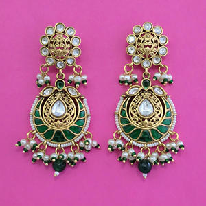 Pendientes de Perlas Antiguas de Calidad de Exportación con Baño de Oro Mate 233128 - Product Image 4