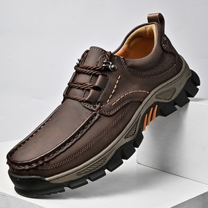 Mocassins rétro britanniques pour hommes en cuir PU, chaussures décontractées à semelle en caoutchouc, doublure en peluche, motif uni, broderie du logo - Product Image 1