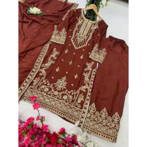 Ropa y Accesorios Musulmanes Tradicionales de Diseñador - Conjunto de Fiesta con Top, Pantalón y Dupatta - Product Image 2