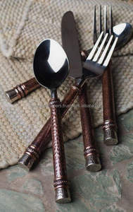 Top Trending Cubiertos de acero inoxidable recubiertos de plata brillante Diseño elegante Vajilla de mesa moderna Cubiertos de plata de acero de metal - Product Image 5