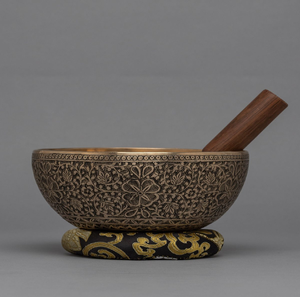 Cuenco tibetano negro mate con Om dorado en sellos circulares. Disponible a precios de mayorista. - Product Image 5