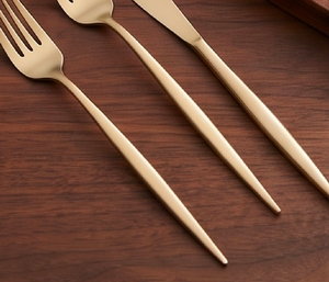 Ensemble de couverts de qualité supérieure couleur or pour hôtels, comprenant cuillère, fourchette et couteau, idéal pour les tables de mariage - Product Image 3