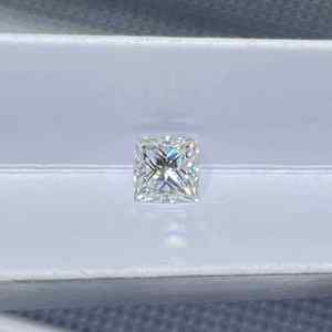 Diamant de laboratoire taille princesse 4,50 carats certifié IGI couleur E 9x9mm pierre libre pour la fabrication de bijoux fins, bagues et pendentifs sur mesure - Product Image 2