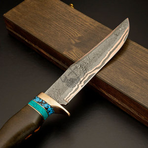 Couteau de chasse en acier damas cuivré forgé à la main avec manche en résine, garde en cuivre turquoise, étui en cuir, lame fixe - Product Image 4