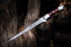 Cuchillo de Filetear de Acero de Damasco de Grado Industrial Hecho a Mano con Mango de Madera y Funda de Cuero para Acampar al Aire Libre - Product Image 1