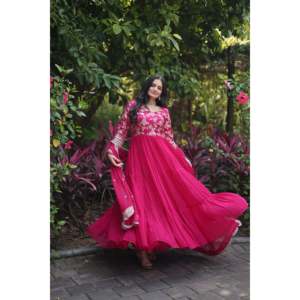 Robe de mariée jacquard avec dupatta à sequins - Product Image 4