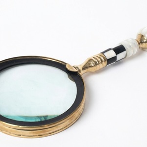 Loupe de lecture vintage en laiton et résine de haute qualité, loupe de poche décorative antique pour la lecture de livres et la lecture de petites lettres sur le bureau - Product Image 1