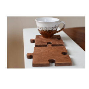 Sous-verres élégants en bois en forme de puzzle (2 pièces) – Supports pour tasses et casseroles pour comptoirs et tables à prix incroyable - Product Image 1