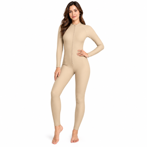 Aporte un estilo funcional a la piscina con un traje de baño de cuerpo entero para mujer, que ofrece un ajuste cómodo y seguro, y es práctico. - Product Image 3