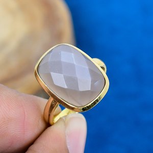 Bague artisanale en pierre de lune grise naturelle de forme coussin, plaquée or 18 carats sur argent sterling 925 - Product Image 1