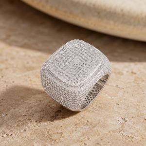 Anillo de Plata de Ley 925 con Diamantes Moissanite VVS, Diseño Cuadrado Acolchado, Estilo Hip Hop, Lujoso, para Uso Unisex - Product Image 1