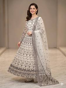 Robe Anarkali brodée pour femme avec dupatta – Robe ethnique de créateur pour les occasions spéciales - Product Image 5