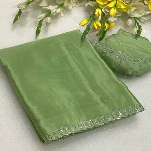 Sari de Seda Chinon Premium VASTRA COTTAGE con Exquisito Trabajo de Pedrería Zharkan y Blusa de Diseñador Bordada - Product Image 3