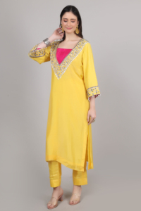 Elegante conjunto de kurta y pantalón para mujer, estilo diseñador, en colores amarillo y rosa, con adornos de cuentas y lentejuelas. - Product Image 2