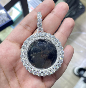 Colgante de aleación chapado en rodio con diamante moissanita redondo VVS, estilo clásico, para regalo unisex, joyería hip hop. - Product Image 1