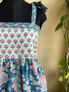 Vestido Indio de Algodón Estampado a Mano, 100% Algodón, Vestido Largo con Cuello Cuadrado y Bordado Floral - Product Image 4