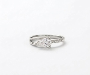 แหวนหมั้นเพชรทรงหยดน้ำ 18K ทองคำขาว ดีไซน์วงแหวนแบบ Eternity พร้อมเพชรด้านข้าง HPHT 2.02 กะรัต E VVS2 เพชรเพาะเลี้ยงในห้องปฏิบัติการ - Product Image 1