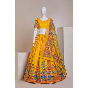 Lehenga choli งานปักลายผ้าไหมที่มีสีเหลือง dupatta - Product Image 1