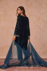 Ensemble de fête en velours épais avec broderie à cordon et sequins, comprenant un haut, un palazzo et un dupatta en organza, entièrement cousu, tenue ethnique pour femme - Product Image 4