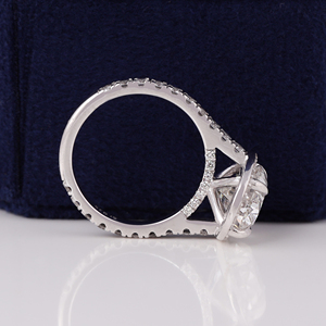 Anillo de compromiso con halo de diamante ovalado cultivado en laboratorio de 4.0 quilates E-F VVS2-VS1, con talle alta y vástago cónico tipo catedral - Product Image 5