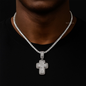 Colgante de Cruz de Plata de Ley 925 con Moissanita - Piedras Brillantes Engastadas a Mano, Colgante de Cruz Plateada, Joyería de Fe con Brillo Radiante - Product Image 1