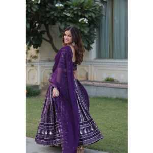 Púrpura Faux Blooming Con Lentejuelas Pesadas Zari Trabajo Bordado Lehenga Choli - Product Image 1