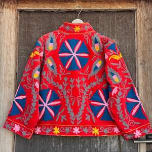 Chaqueta de terciopelo verde con bordado a mano, estilo bohemio, chaqueta bordada Suzani, chaqueta corta - Product Image 4