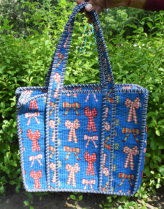 Sac fourre-tout en coton matelassé fait main en Inde, imprimé ruban, style bohème côtier, sacs à main pour femmes - Product Image 6