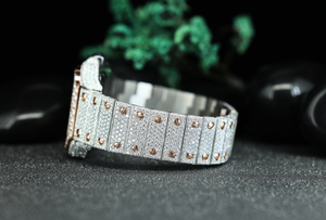 Reloj de Pulsera Cuadrado de Lujo Personalizado con Incrustaciones de Diamantes |   Reloj de cuarzo de acero inoxidable para hombre con pavé de diamantes y números romanos, estilo hip hop - Product Image 4