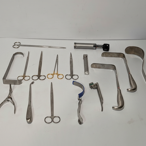 Lot de 16 : Instruments ORL en acier inoxydable : rétracteur, porte-aiguilles, corrette, stimulateur des voies respiratoires - Product Image 1