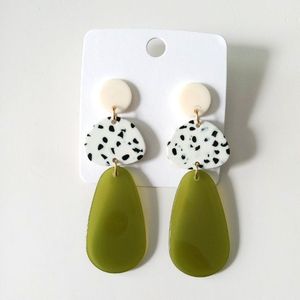Stylish Handmade <b>Resin</b> Crystal Earrings Durable Finish Fashionable <b>Jewellery</b> Accessory - Product Image 2