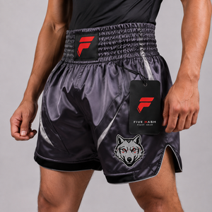 Pantalones cortos de Muay Thai de primera calidad diseñados con tela ligera, transpirable y cómoda, y movimiento sin restricciones para cada sesión de entrenamiento. - Product Image 4