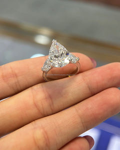 Anillo con Diamante Amarillo Corte Cojín en Oro Amarillo, Elegante Anillo de Diamantes para Compromiso, Boda, Aniversario y Fiesta para Mujer - Product Image 3