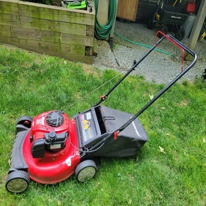 Tondeuse à gazon rouge à essence, 21 pouces, moteur robuste, Troy-Bilt TB110, garantie 1 an - Product Image 1